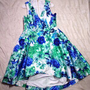 Calvin Klein Women's Sleeveless V-Neck